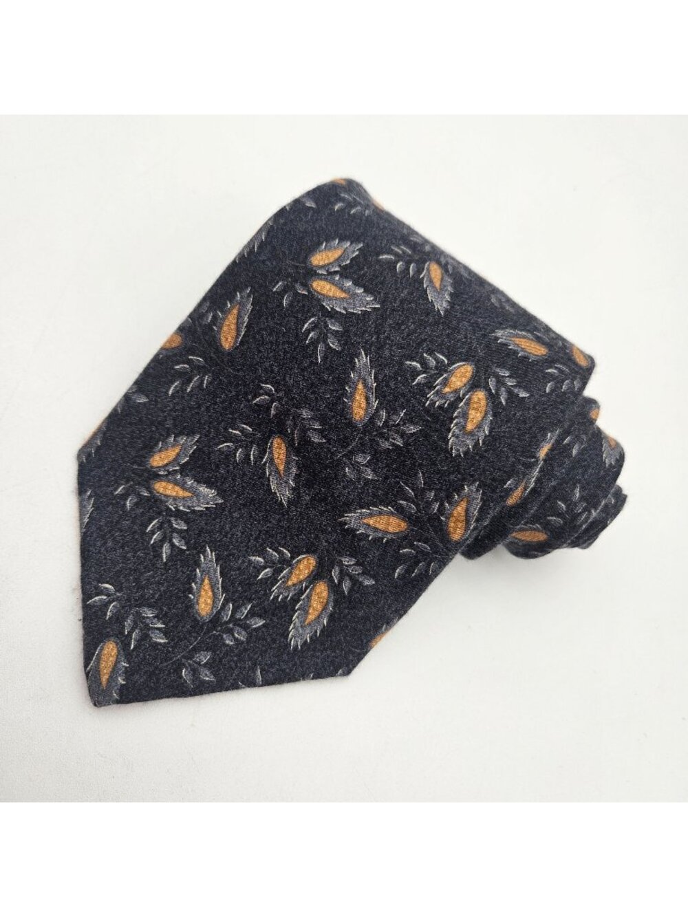 XMI Platinum Gray Leaf Pattern Cashmere Silk Blend Tie